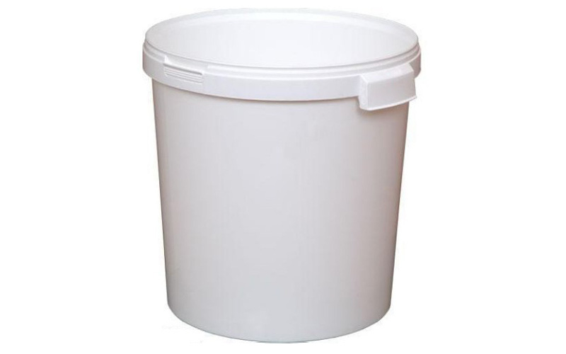 На фото: классическая бродильная емкость из пищевого пластика с крышкой